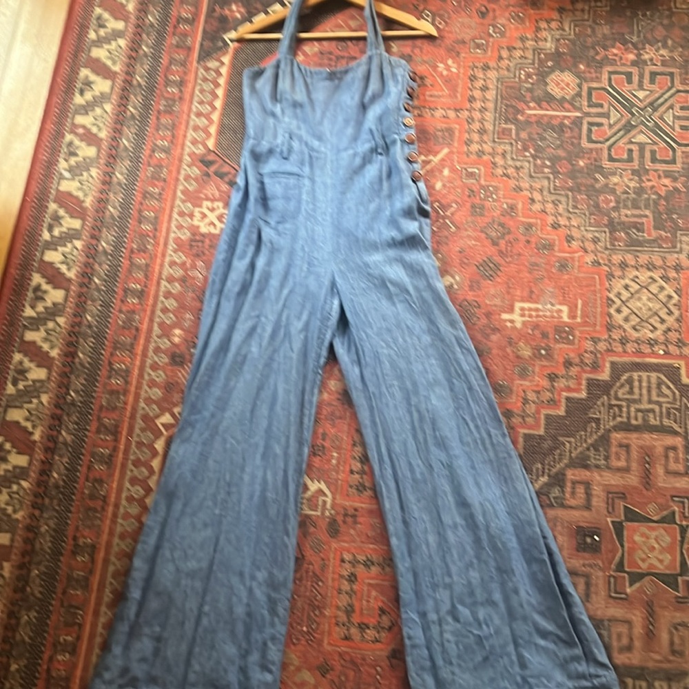 Anthropologie Elevenses
Sharlene Denim Chambray
Jumpsuit Miley Cyrus Size 4 - Picture 3 of 8